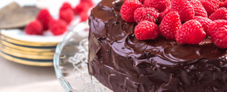 Veganer Schokokuchen mit Himbeeren – Fettarm backen